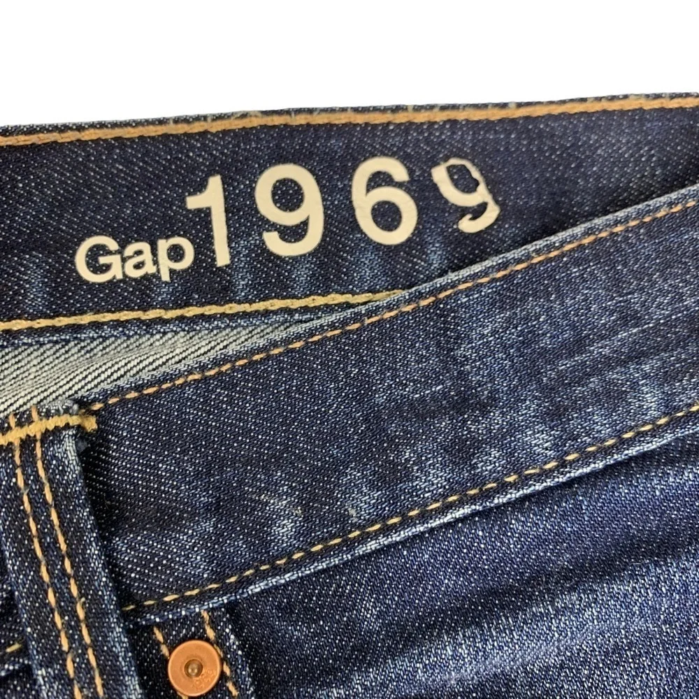 GAP 5” Mid Rise Sexy Boyfriend Denim Light Distressed Cuffed Shorts Size 26 NWOT